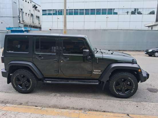 JEEP-WRANGLER-2011