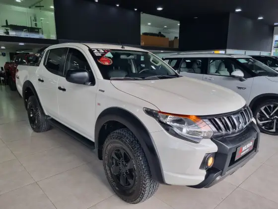 MITSUBISHI L200 TRITON 2.4 16V TURBO DIESEL OUTDOOR GLS CD 4X4 AUTOMÁTICO MITSUBISHI L200 TRITON 2.4 16V TURBO DIESEL OUTDOOR GLS CD 4X4 AUTOMÁTICO
