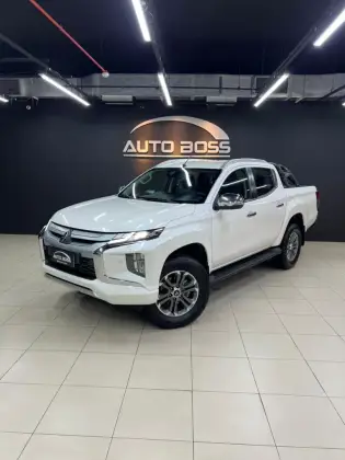 MITSUBISHI L200 TRITON 2.4 16V TURBO DIESEL SPORT HPE-S CD 4P 4X4 AUTOMÁTICO