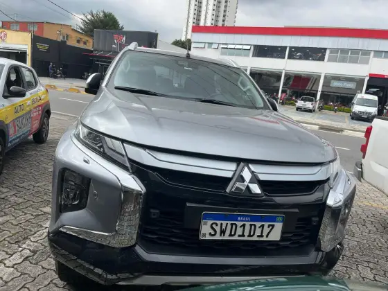 MITSUBISHI L200 TRITON 2.4 16V TURBO DIESEL SPORT HPE-S CD 4P 4X4 AUTOMÁTICO