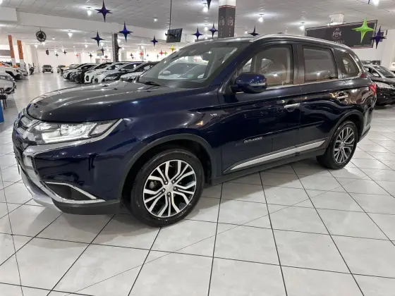MITSUBISHI OUTLANDER 3.0 GT 4X4 V6 24V GASOLINA 4P AUTOMÁTICO MITSUBISHI OUTLANDER 3.0 GT 4X4 V6 24V GASOLINA 4P AUTOMÁTICO