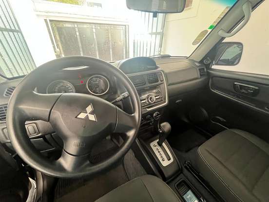 MITSUBISHI-PAJERO TR4-2012