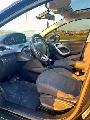 PEUGEOT-208-2013