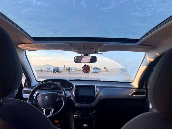 PEUGEOT-208-2013