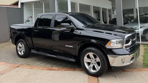 RAM CLASSIC 5.7 V8 GASOLINA LARAMIE CD 4X4 AUTOMÁTICO
