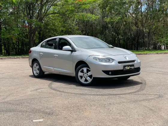 RENAULT FLUENCE 2.0 PRIVILÉGE 16V FLEX 4P AUTOMÁTICO