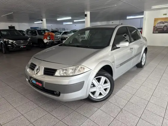 RENAULT MEGANE 2.0 DYNAMIQUE SEDAN 16V GASOLINA 4P AUTOMÁTICO