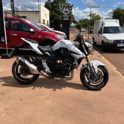 SUZUKI GSR 750 