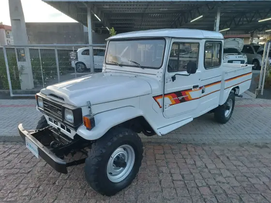TOYOTA BANDEIRANTE 3.7 BJ50LV-B 4X4 CHASSI LONGO DIESEL 2P MANUAL