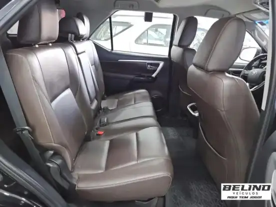 TOYOTA-HILUX-2019