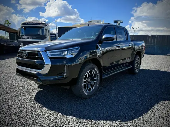 TOYOTA HILUX 2.8 D-4D TURBO DIESEL CD SRX 4X4 AUTOMÁTICO