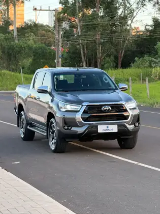 TOYOTA HILUX 2.8 D-4D TURBO DIESEL CD SRX 4X4 AUTOMÁTICO