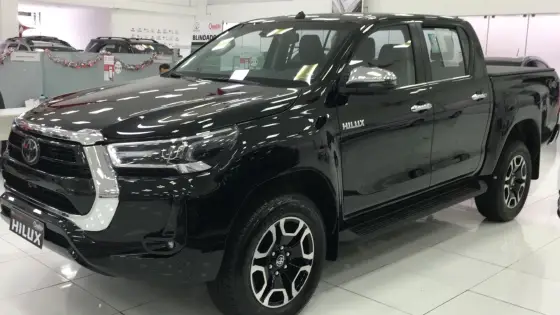 TOYOTA HILUX 2.8 D-4D TURBO DIESEL CD SRX PLUS 4X4 AUTOMÁTICO TOYOTA HILUX 2.8 D-4D TURBO DIESEL CD SRX PLUS 4X4 AUTOMÁTICO