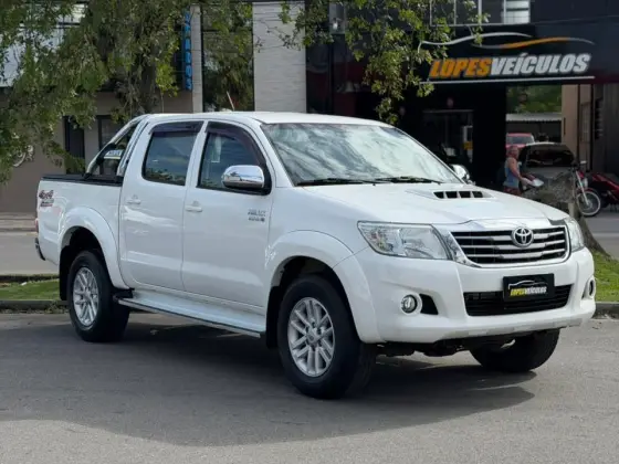 TOYOTA HILUX 3.0 SRV TOP 4X4 CD 16V TURBO INTERCOOLER DIESEL 4P AUTOMÁTICO