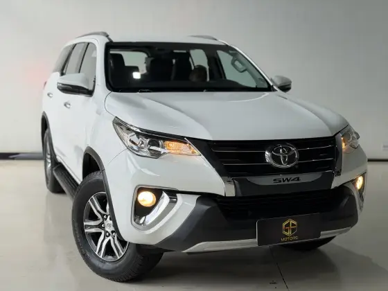 TOYOTA HILUX SW4 2.7 SRV 7 LUGARES 4X2 16V FLEX 4P AUTOMÁTICO TOYOTA HILUX SW4 2.7 SRV 7 LUGARES 4X2 16V FLEX 4P AUTOMÁTICO