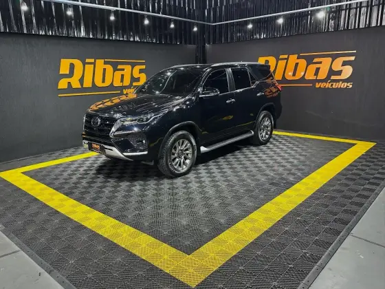 TOYOTA HILUX SW4 2.8 D-4D TURBO DIESEL SRX 7L 4X4 AUTOMÁTICO