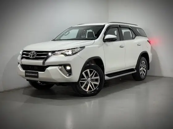 TOYOTA HILUX SW4 2.8 SRX 4X4 16V TURBO INTERCOOLER DIESEL 4P AUTOMÁTICO