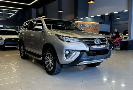TOYOTA HILUX SW4 2.8 SRX 4X4 16V TURBO INTERCOOLER DIESEL 4P AUTOMÁTICO