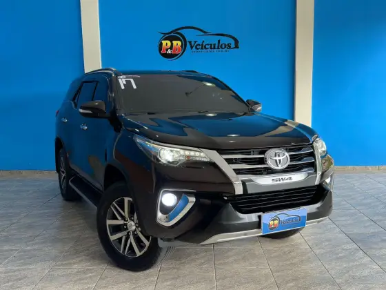 TOYOTA HILUX SW4 2.8 SRX 4X4 7 LUGARES 16V TURBO INTERCOOLER DIESEL 4P AUTOMÁTICO TOYOTA HILUX SW4 2.8 SRX 4X4 7 LUGARES 16V TURBO INTERCOOLER DIESEL 4P AUTOMÁTICO