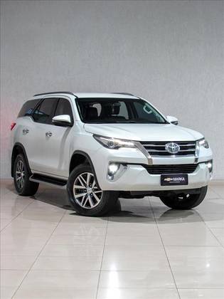 TOYOTA HILUX SW4 2.8 SRX 4X4 7 LUGARES 16V TURBO INTERCOOLER DIESEL 4P AUTOMÁTICO