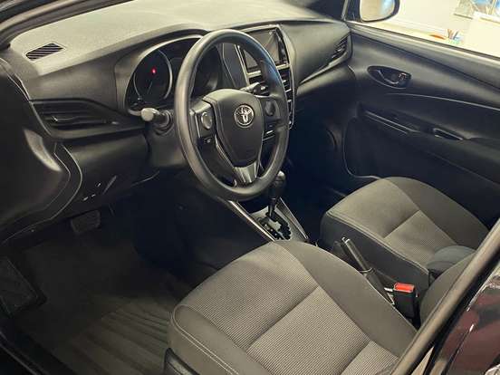 TOYOTA-YARIS-2024