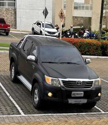 TOYOTA-HILUX-2015