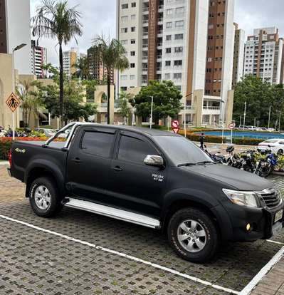 TOYOTA-HILUX-2015