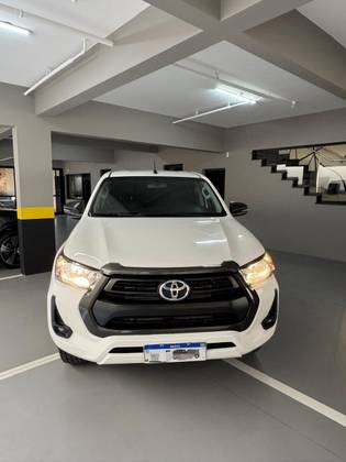 TOYOTA HILUX 2.8 D-4D TURBO DIESEL CD SR 4X4 AUTOMÁTICO