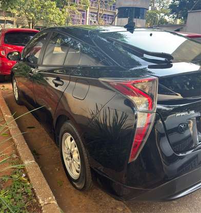 TOYOTA-PRIUS-2018