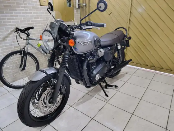 TRIUMPH BONNEVILLE T120 BLACK 1200 
