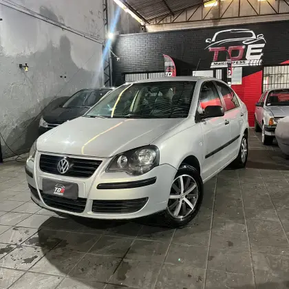 VOLKSWAGEN POLO SEDAN 1.6 8V GASOLINA 4P MANUAL