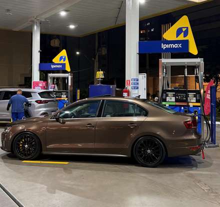 VOLKSWAGEN-JETTA-2013