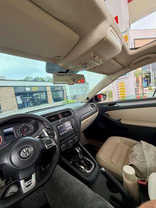 VOLKSWAGEN-JETTA-2013