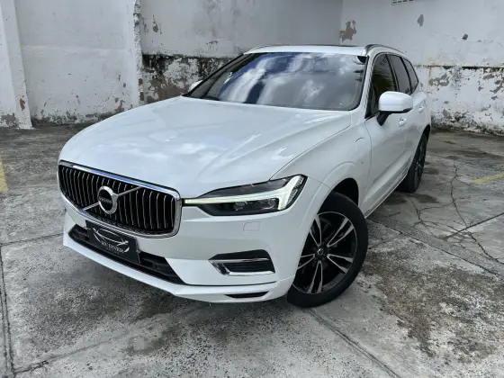 VOLVO XC60 2.0 T8 HYBRID MOMENTUM AWD GEARTRONIC