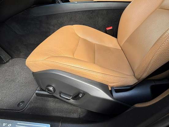 VOLVO-XC60-2.0 T5 GASOLINA MOMENTUM AWD GEARTRONIC VOLVO-XC60-2019