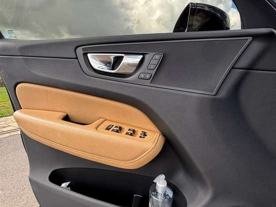 VOLVO-XC60-2.0 T5 GASOLINA MOMENTUM AWD GEARTRONIC VOLVO-XC60-2019