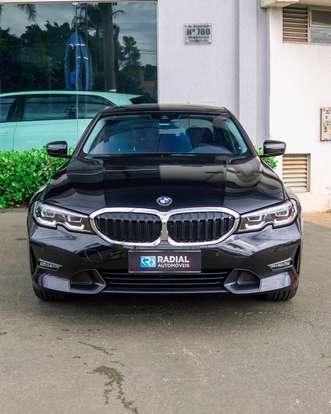 BMW-320i-2022
