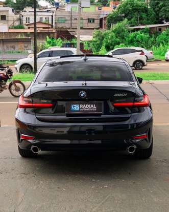 BMW-320i-2022