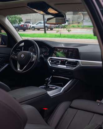 BMW-320i-2022