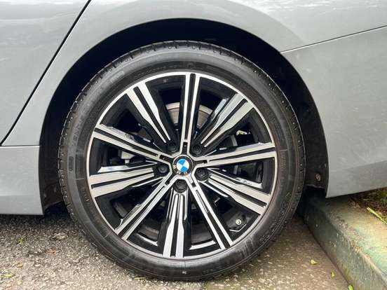 BMW-320i-2024