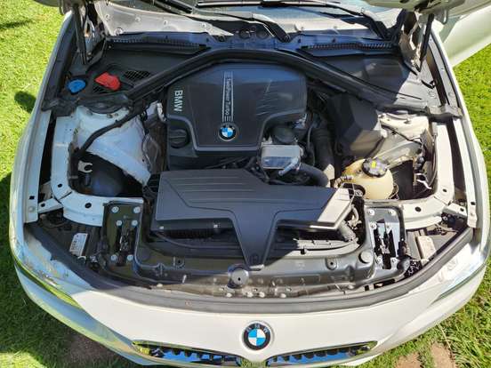 BMW-320i-2.0 SPORT 16V TURBO ACTIVE FLEX 4P AUTOMÁTICO BMW-320i-2018