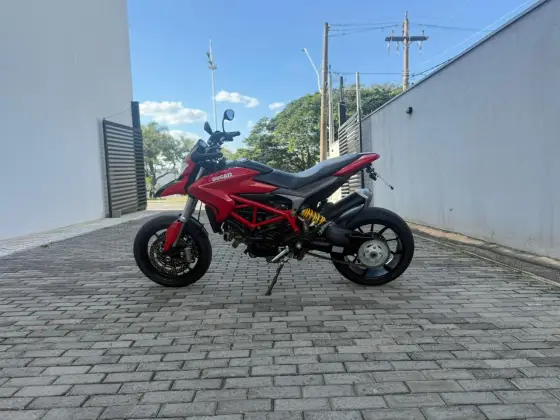 DUCATI HYPERMOTARD 821 