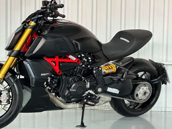DUCATI-DIAVEL 1260 S-2023