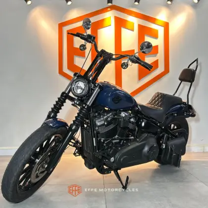 HARLEY-DAVIDSON SOFTAIL STREET BOB 