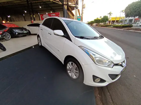HYUNDAI HB20 1.6 PREMIUM 16V FLEX 4P MANUAL HYUNDAI HB20 1.6 PREMIUM 16V FLEX 4P MANUAL