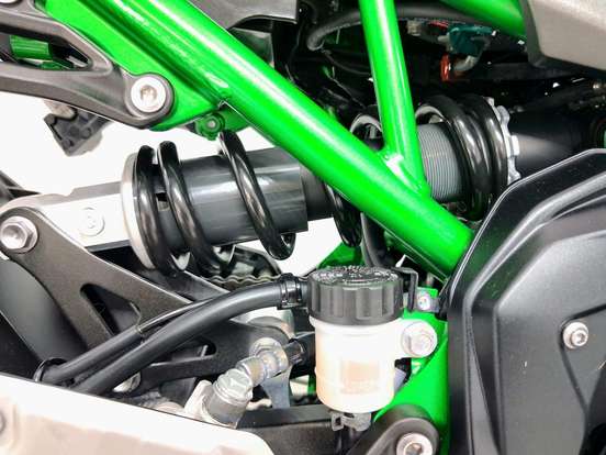 KAWASAKI-Z900-2023