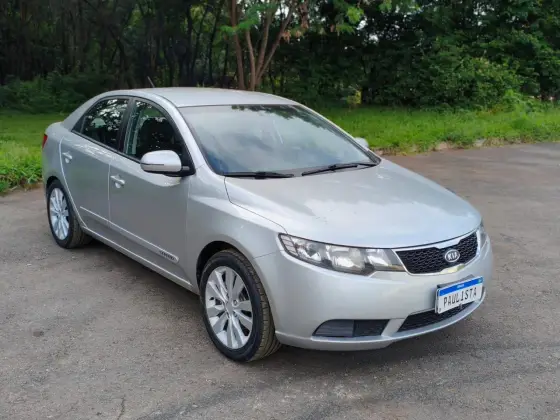 KIA CERATO 1.6 EX3 SEDAN 16V GASOLINA 4P MANUAL