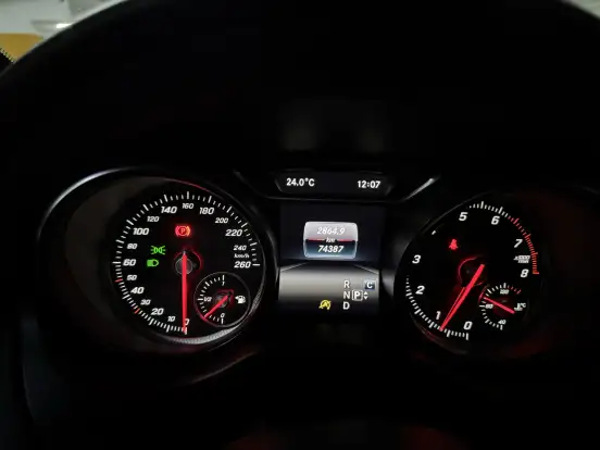 MERCEDES-BENZ-GLA 200-2018