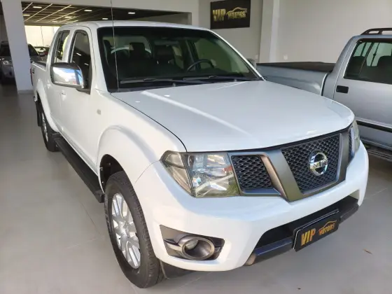 NISSAN FRONTIER 2.5 PLATINUM 4X4 CD TURBO ELETRONIC DIESEL 4P AUTOMÁTICO