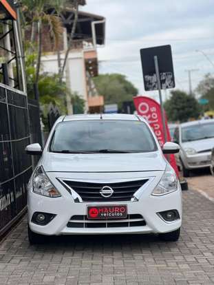 NISSAN-VERSA-2017